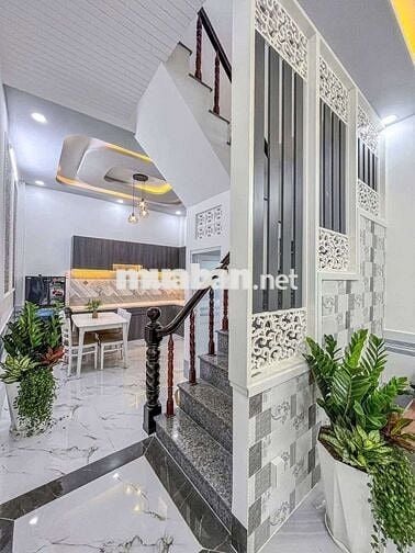 🔥Nhà 2 Tầng Giá Chỉ 890 Triệu – Sân 10m, Hẻm Ô Tô, Ngay Bình Chánh!🔥