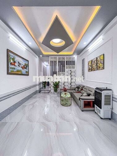 🔥Nhà 2 Tầng Giá Chỉ 890 Triệu – Sân 10m, Hẻm Ô Tô, Ngay Bình Chánh!🔥