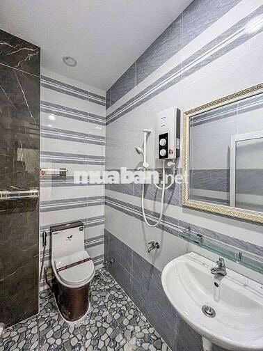 🔥Nhà 2 Tầng Giá Chỉ 890 Triệu – Sân 10m, Hẻm Ô Tô, Ngay Bình Chánh!🔥