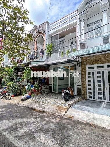 🔥Nhà 2 Tầng Giá Chỉ 890 Triệu – Sân 10m, Hẻm Ô Tô, Ngay Bình Chánh!🔥