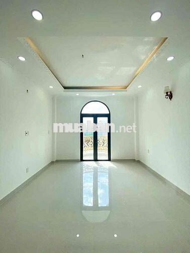 Nhà Sạch Sẻ DT 220m2 1Trệt 1Lửng 2Lầu 4Pn 5Wc Sân Thượng Hẻm Xe Tải