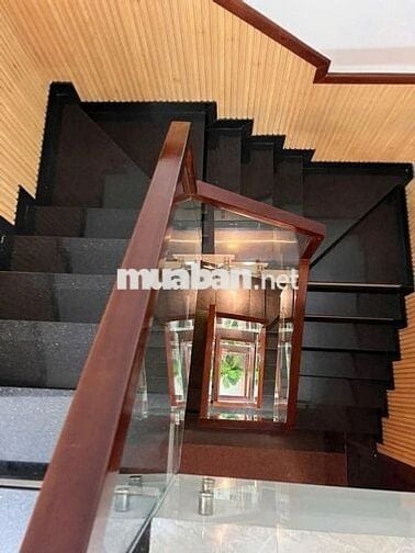 Bán căn nhà 5 tầng - 5 pn - 6wc - khu vực an ninh- oto ngủ trong nhà