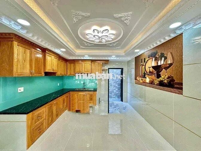 Nhà Sạch Sẻ DT 220m2 1Trệt 1Lửng 2Lầu 4Pn 5Wc Sân Thượng Hẻm Xe Tải