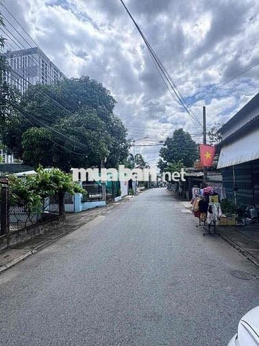 chính chủ bán lô đất mặt tiền đường cách siêu thị go 500m,thương lượng