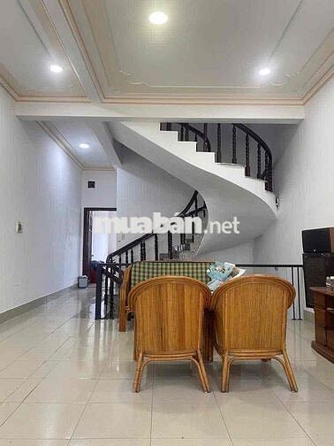 BÁN NHÀ 2 LẦU XÂY ĐỂ Ở KDC NÔNG THỔ SẢN