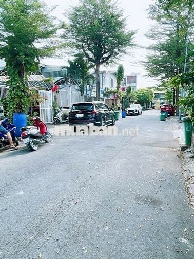 Nhà phố liền kề, 1 Trệt 1 Lầu, DT 75m2 giá 4 tỷ 1