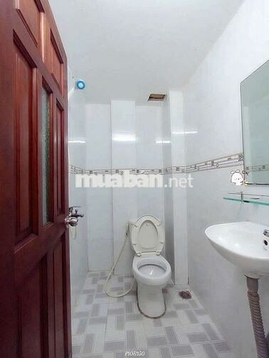 Còn trống phòng 110 Q7 máy lạnh FULL NT