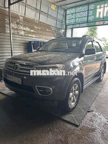 Toyota Fortuner 2009 2.5G - 200000 km
