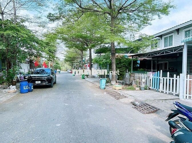 Nhà phố liền kề, 1 Trệt 1 Lầu, DT 75m2 giá 4 tỷ 1