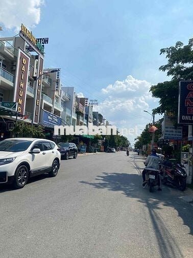 Nhà Phố Liền Kề 1 Trệt 2 Lầu Khu Phú Gia 2. Ngay Ngã Tư Nguyễn Khuyễn