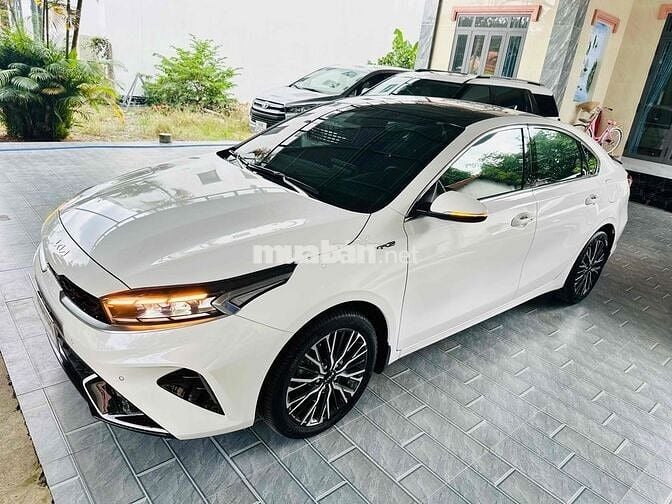 Kia K3 2024 Premium 1.6 AT - 7000 km