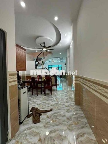 HẺM NHỰA 8M VÕ THỊ HỒI, HÓC MÔN, NHÀ 3 LẦU MỚI CỨNG ĐẸP KENG