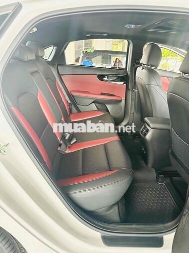 Kia K3 2024 Premium 1.6 AT - 7000 km