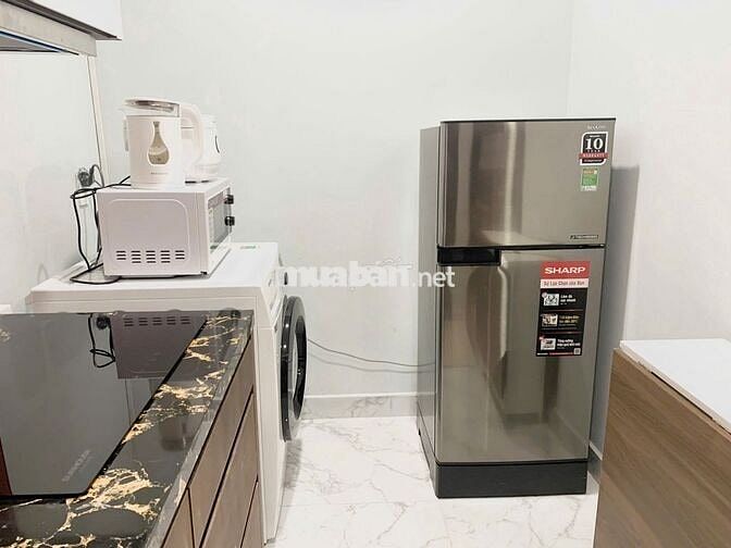 CHO THUÊ CĂN HỘ FULL NỘI THẤT BAN CÔNG MỚI NGAY BÙI VIỆN QUẬN 1 GIÁ RẺ