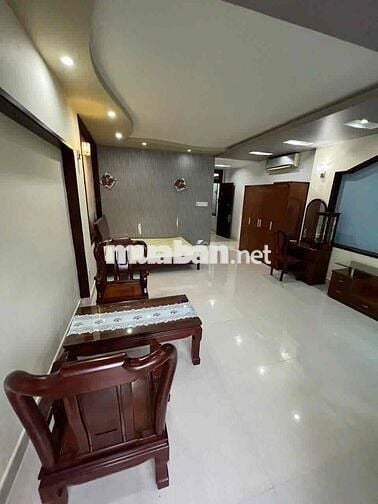 Căn hộ dv. phòng ban công full nội thất. 50m2.Đường Phạm Hùng nối dài.