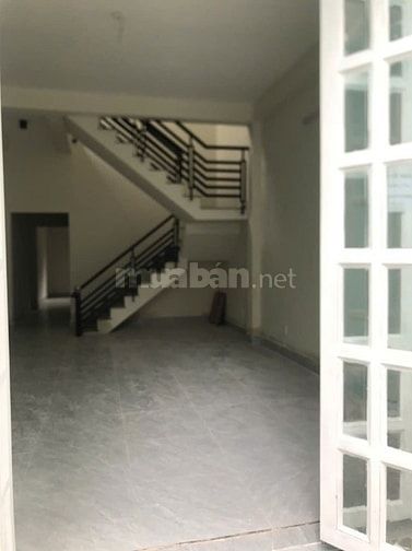 Nhà mới, thoáng mát, 3pn, 2wc, 2 sảnh sinh hoạt rộng rãi, DTSD 140m2