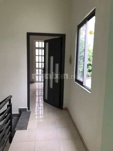 Nhà mới, thoáng mát, 3pn, 2wc, 2 sảnh sinh hoạt rộng rãi, DTSD 140m2