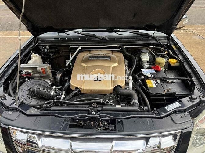 Isuzu Dmax 2010 LS 3.0 4x4 MT - 100000 km