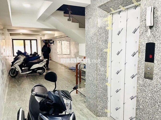Nhà mới hầm + thang máy mặt tiền Cư Xá Bắc Hải, Quận 10 - cho thuê