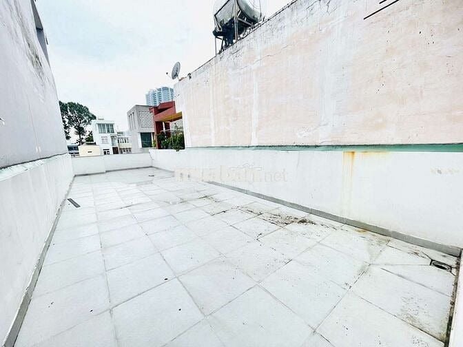 Nhà mới hầm + thang máy mặt tiền Cư Xá Bắc Hải, Quận 10 - cho thuê