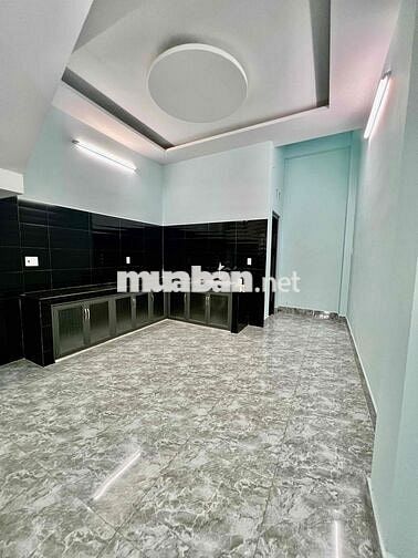 Nhà Mới DT 220m2 1Trệt 3Lầu 6Pn 4Wc Sân Thượng Sân Để Xe Rộng