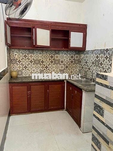 nhà trệt 2 lầu 3 pn  2 wc hẻm xe hơi
