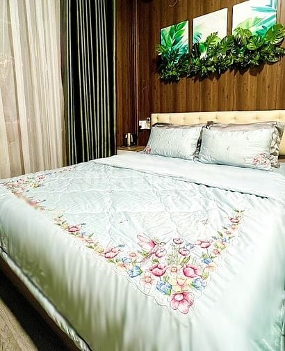 NMT đối diện cổng chính chợ Phạm Văn Hai. 