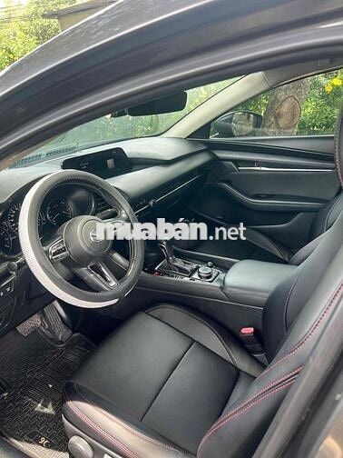 Mazda 3 2020 1.5L Luxury - 120000 km