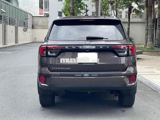Ford Everest 2024 Titanium 2.0L 4x2 AT - 5000 km