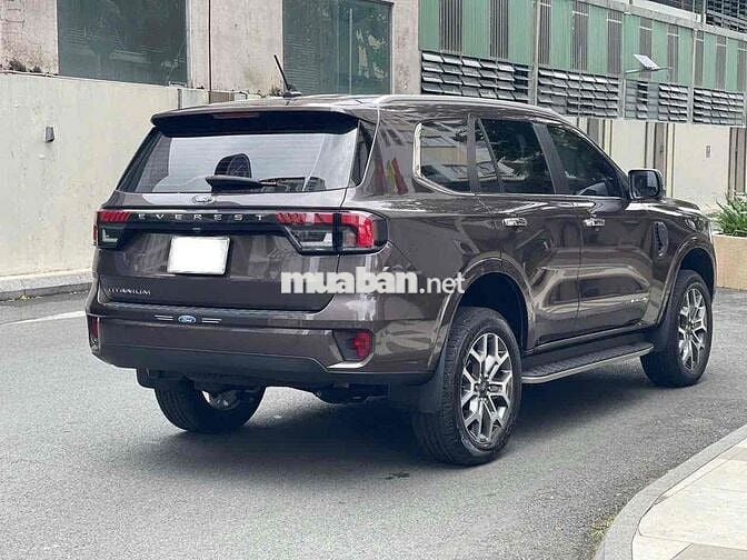 Ford Everest 2024 Titanium 2.0L 4x2 AT - 5000 km