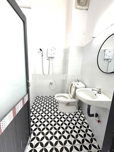 Cho thuê căn hộ Duplex có Ban công Q4 gần ĐH Luật, ĐH Nguyễn Tất Thành