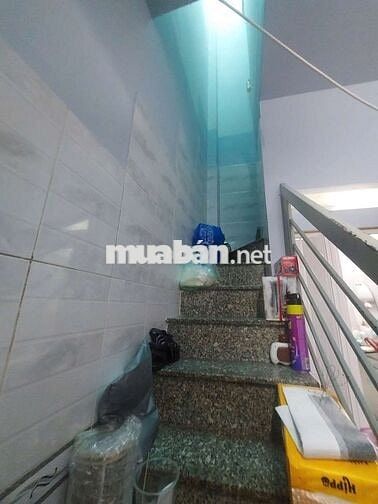 Cho thuê nhà nguyên căn hẻm 232 Đoàn Văn Bơ nhà đang trống