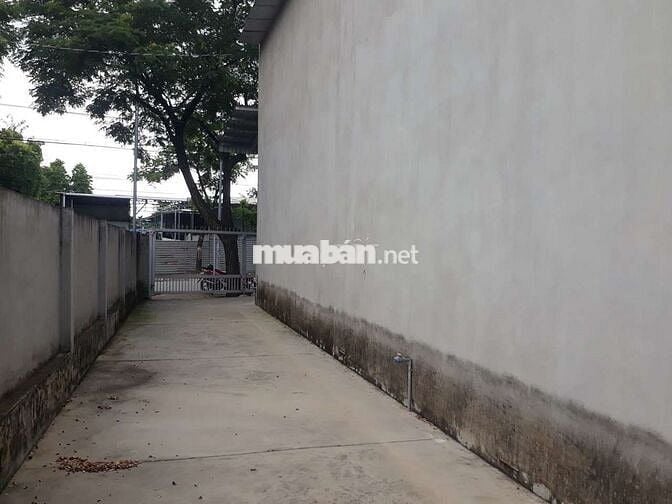 cho thuê kho 10 x 20 =200m2 .măt tiền đường xe cont.định hòa
