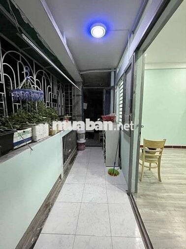Cho Thuê Căn Hộ 2PN 1WC Trung Tâm Tp HCM, Đường CMT8 P. Hoà Hưng