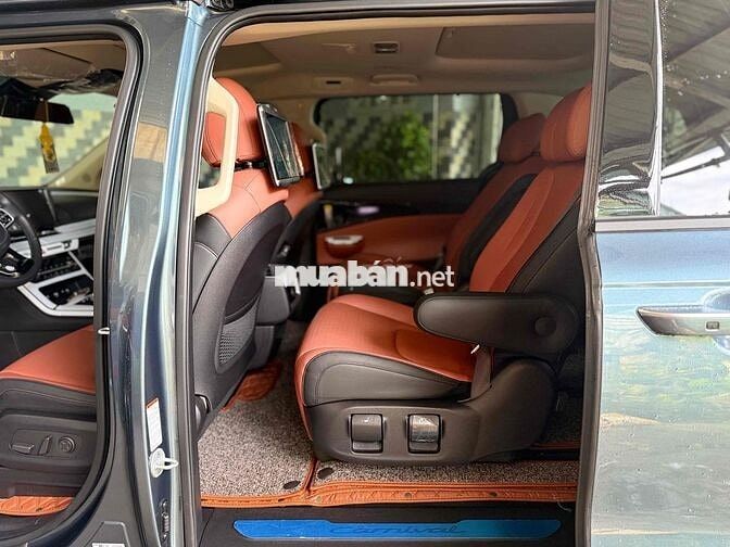 Kia Carnival 2022 2.2D Signature 12 ngàn cây số