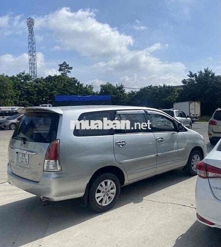 Toyota Innova 2009 G - 123456 km