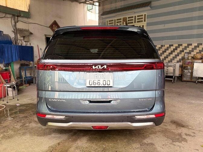 Kia Carnival 2022 2.2D Signature 12 ngàn cây số