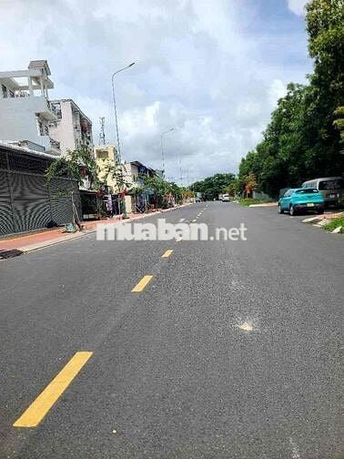Nhà Hẻm To - Quận 8 - Giáp Võ Văn Kiệt - 4 phòng - vuông vức - hơn 5ty