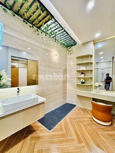 Đi nước ngoài bán gấp nhà Nhiêu Tâm, p5, Q5. 62m2. Chỉ 3,25tỷ. Hẻm 6m