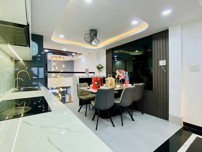 Nhà khu sân bay đường Phan Thúc Duyện cần bán, giá 5tỷ470/69,73m2