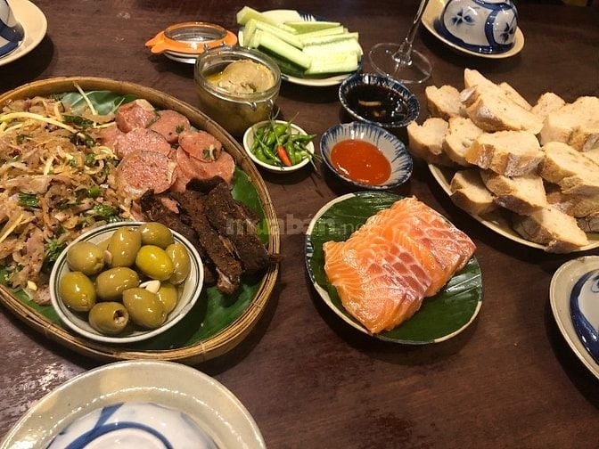 TUYỂN PHỤC VỤ NHÀ HÀNG Ở QUẬN 3