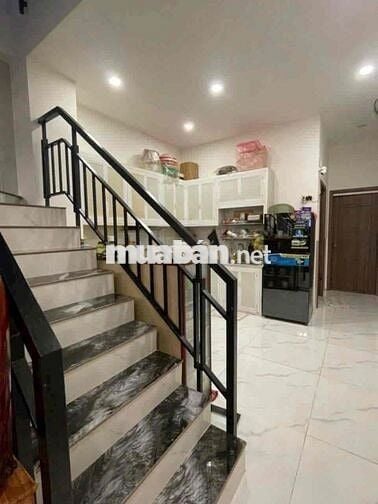 cần bán nhà lầu 3pn đường nhựa xe 7chổ giá ngang ngợp