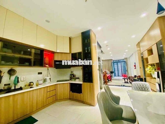 CỘNG HÒA NGANG  5M – CÓ THANG MÁY – XE HƠI NGỦ TRONG NHÀ