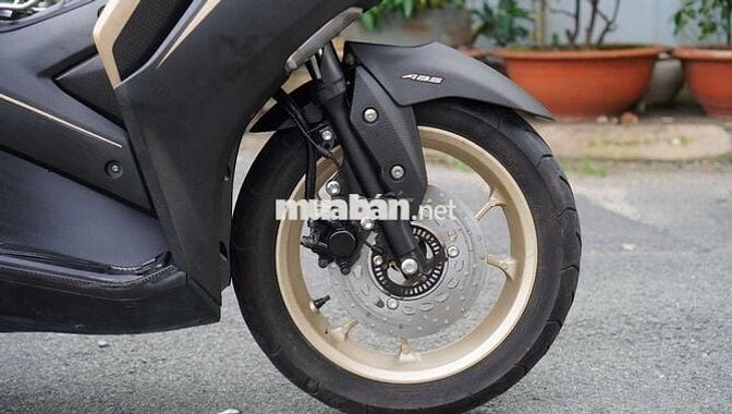 Yamaha NVX V2 Đen Vàng - Biển SG