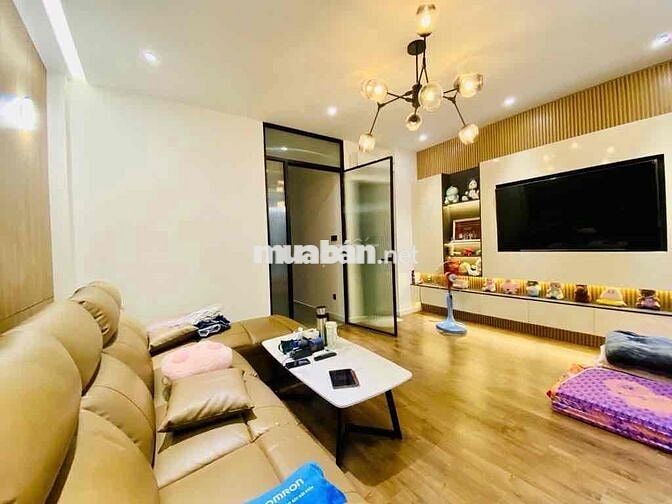 CỘNG HÒA NGANG  5M – CÓ THANG MÁY – XE HƠI NGỦ TRONG NHÀ