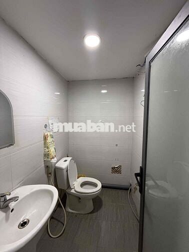 Chính chủ cho thuê MBKD 20m2 mặt tiền đường có chỗ đậu xe toilet riêng