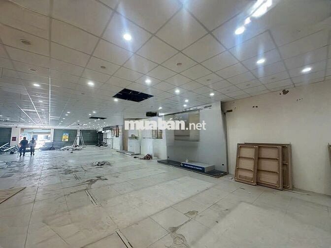 CHo thuê nhà mặtt iền đường Quốc lộ 13 dt 15x65m thông suốt