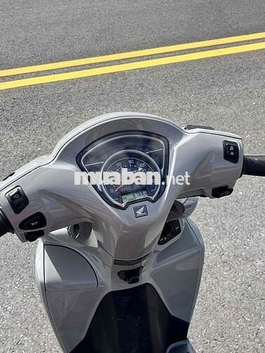 cần bán xe víion 2024 bánh lớn lướt 6 ngàn cây