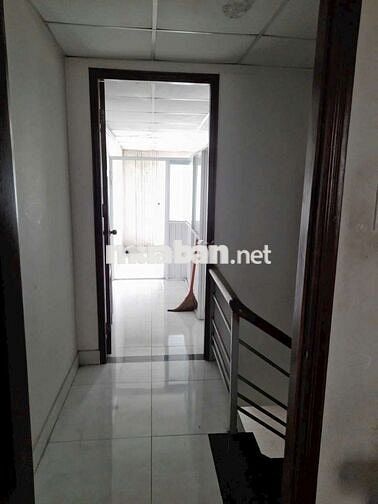 Nhà 1 lầu 3 phòng ngủ 2 tollet .giá 4 triệu 500