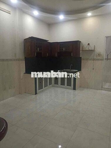 cho thuê nhà gác suốt nhà sạch sẽ thoáng mát gần cây xăng minh đạt